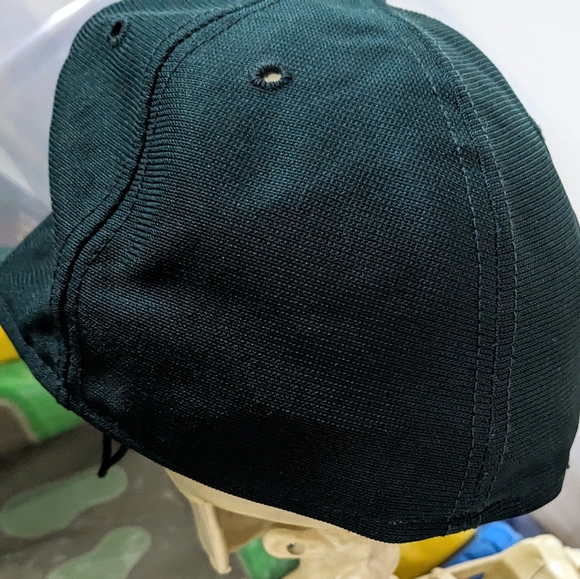 Like New Fitted Notre Dame Cap x New Era Green + Gold 7 3/8 - Picture 4 of 5
